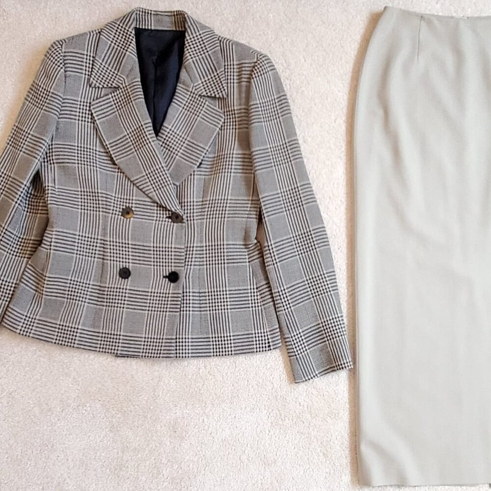 Giorgio Armani fancy rich looking women skirt suit Size 4/38